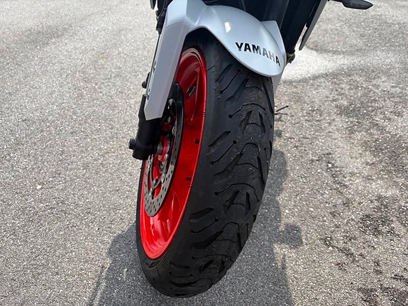 Yamaha MT-09 8 of 14