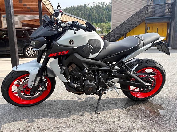 Yamaha MT-09 3 of 14