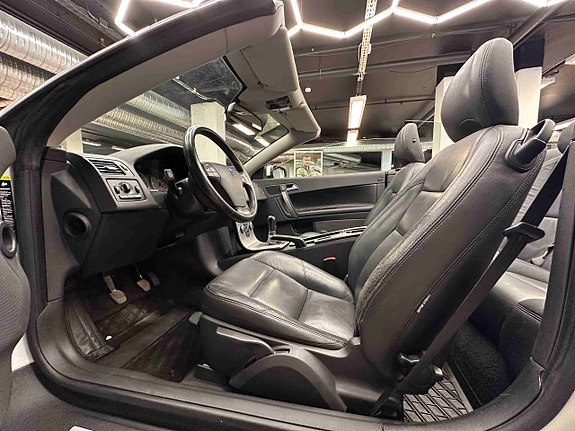 Volvo C70 14 of 30