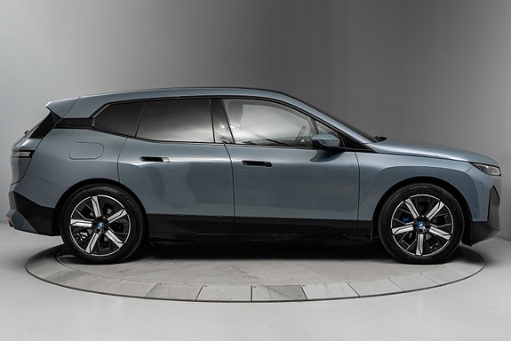 BMW iX 4 of 5