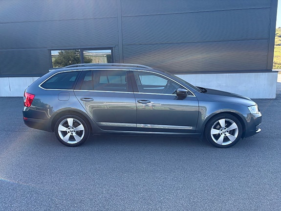Skoda Octavia 2 of 5