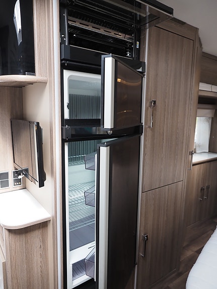 KABE ROYAL 740 DGDL - 3 Køyer - Takmontert markise 15 of 30