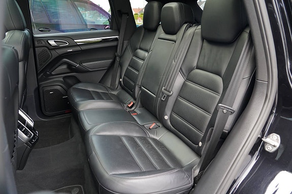 Porsche Cayenne 19 of 20