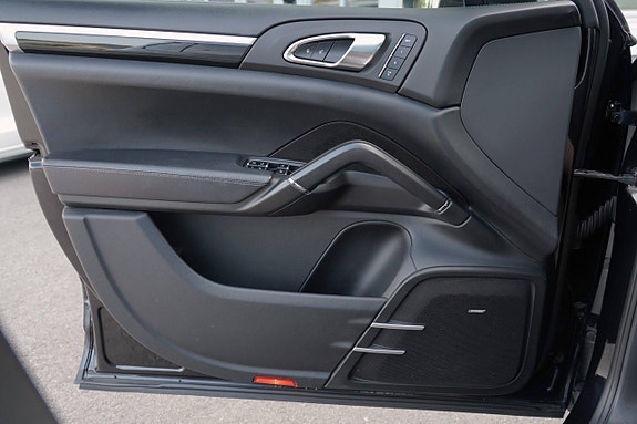 Porsche Cayenne 18 of 20