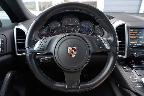Porsche Cayenne 8 of 20