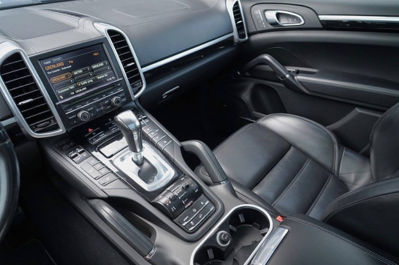 Porsche Cayenne 10 of 20