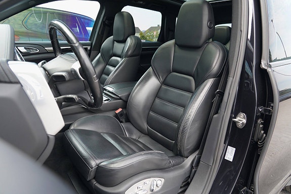 Porsche Cayenne 15 of 20