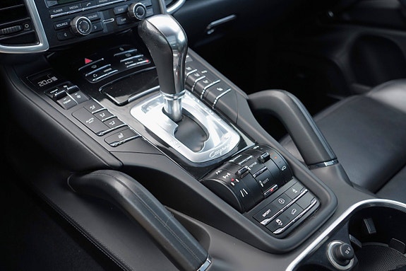 Porsche Cayenne 11 of 20