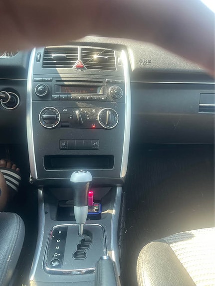 Mercedes-Benz B180 3 of 5