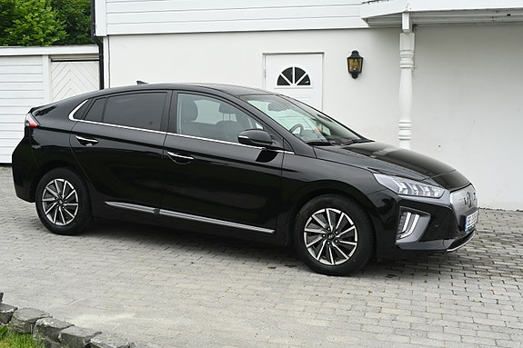 Hyundai IONIQ 2 of 5