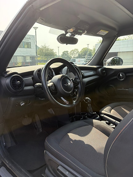 MINI Cooper 4 of 5