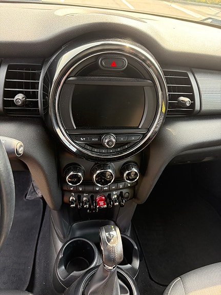 MINI Cooper 5 of 5