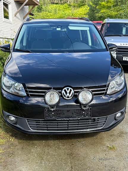 Volkswagen Touran 2 of 5