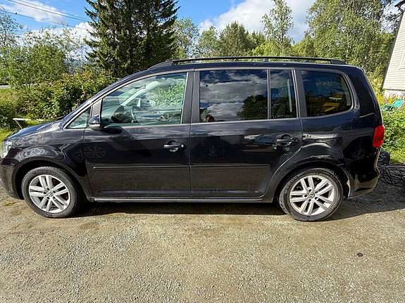 Volkswagen Touran 4 of 5