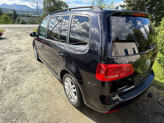 Volkswagen Touran 5 of 5