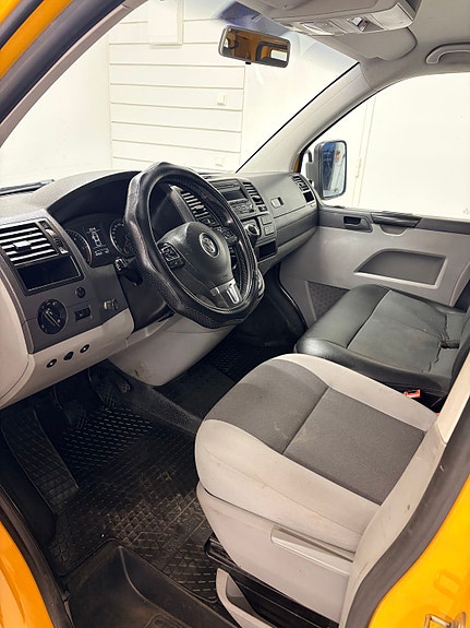 Volkswagen Transporter 11 of 15