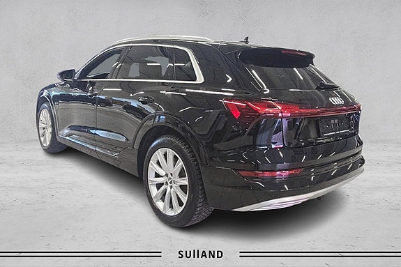 Audi e-tron 3 of 5