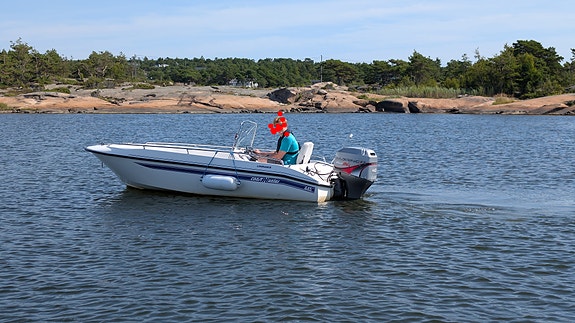 Coasthunter 445 med driftsikker og god 40 hester 4 takt, 500kr per dag 3 of 6