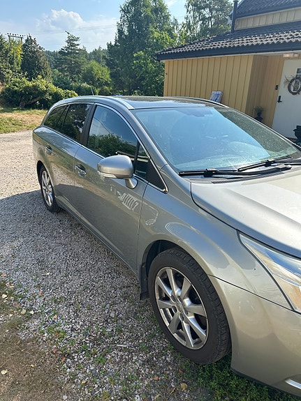 Toyota Avensis 3 of 5