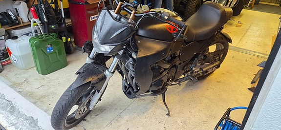 Suzuki GSX 600 F 4 of 5