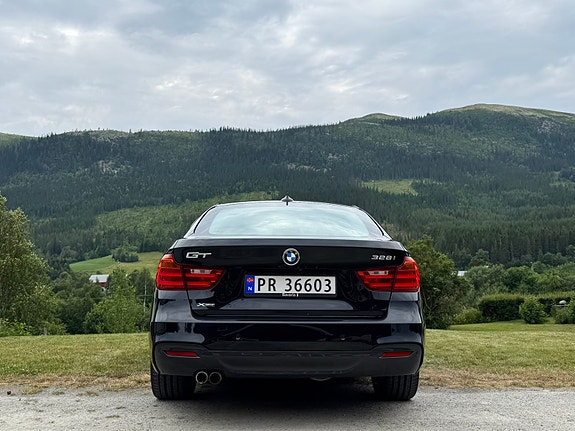 BMW 328i 4 of 5