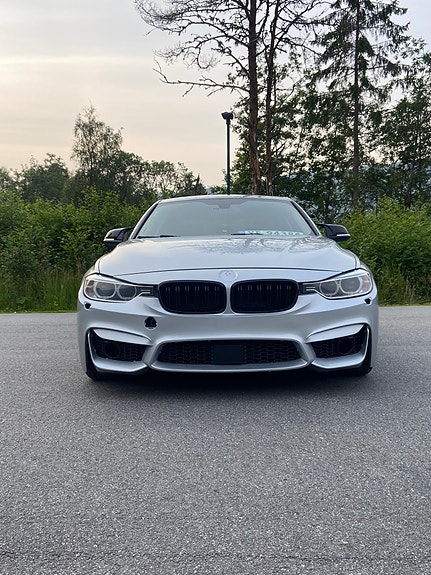 BMW 318d 4 of 5