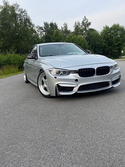 BMW 318d 3 of 5