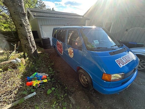 Volkswagen Caravelle 2 of 4