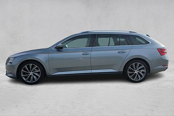 Skoda Superb 2 of 5