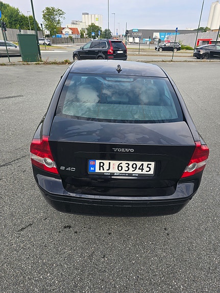 Volvo S40 2 of 5