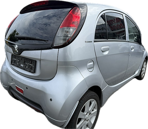 Peugeot iOn 4 of 5