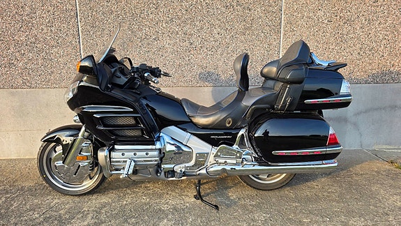Honda GL 1800 Goldwing 2 of 5