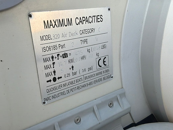 QuickSilver 320 Air deck 4 of 5