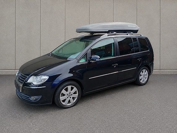 Volkswagen Touran 2 of 5