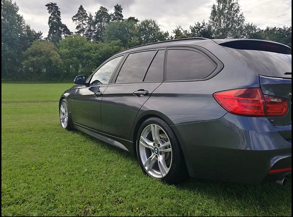 BMW 320d 2 of 5