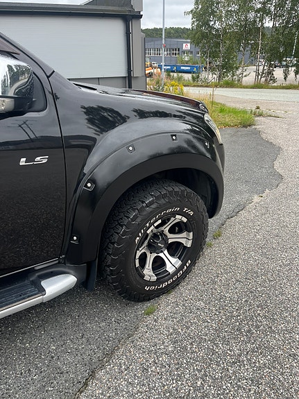 Isuzu D-max 4 of 5