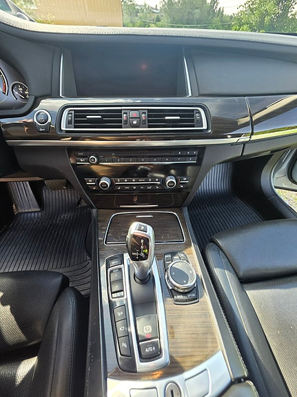 BMW 740d 18 of 30