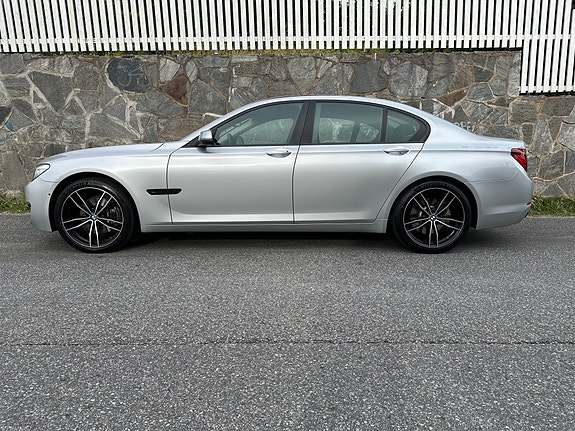 BMW 740d 6 of 30