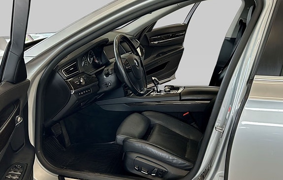 BMW 740d 10 of 30