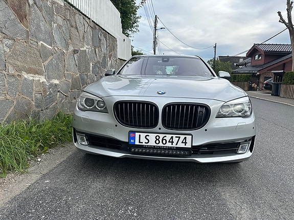 BMW 740d 8 of 30
