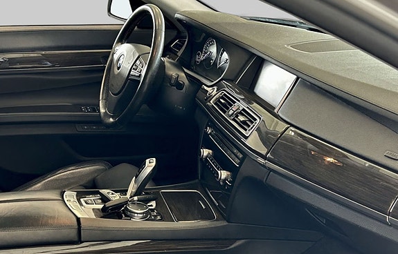 BMW 740d 11 of 30