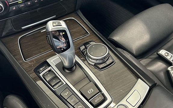 BMW 740d 14 of 30