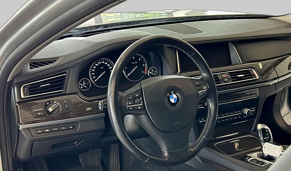 BMW 740d 9 of 30