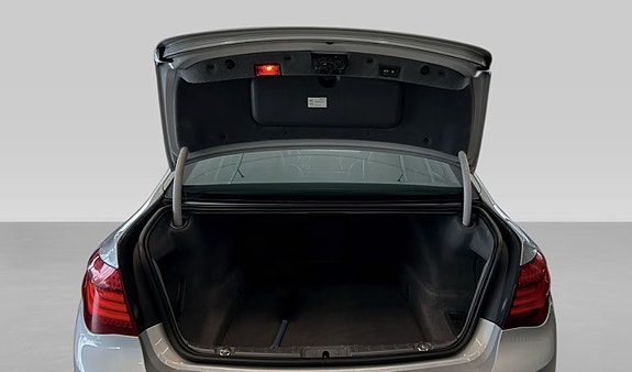 BMW 740d 27 of 30