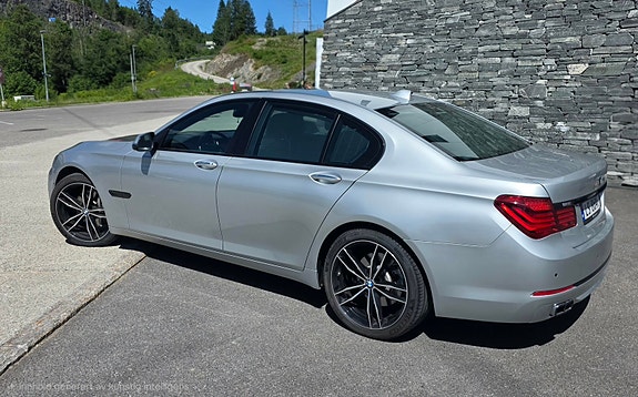 BMW 740d 2 of 30