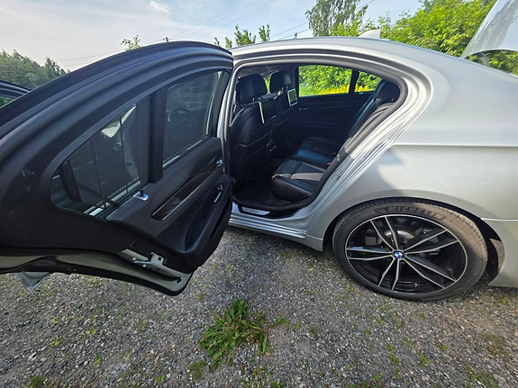 BMW 740d 26 of 30