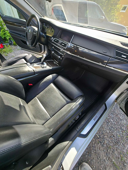 BMW 740d 21 of 30
