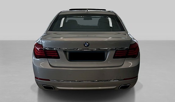 BMW 740d 8 of 30