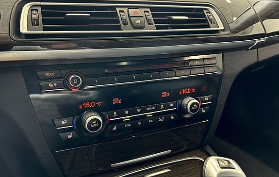 BMW 740d 13 of 30
