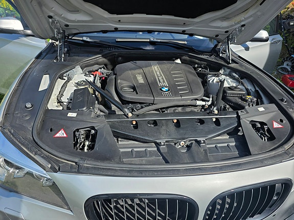 BMW 740d 23 of 30